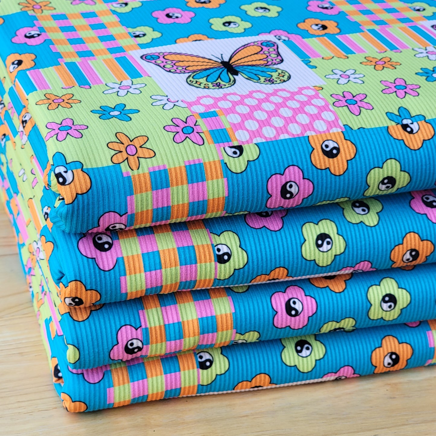 2x2 Yummy Rib Butterfly & Reto Daisies Print