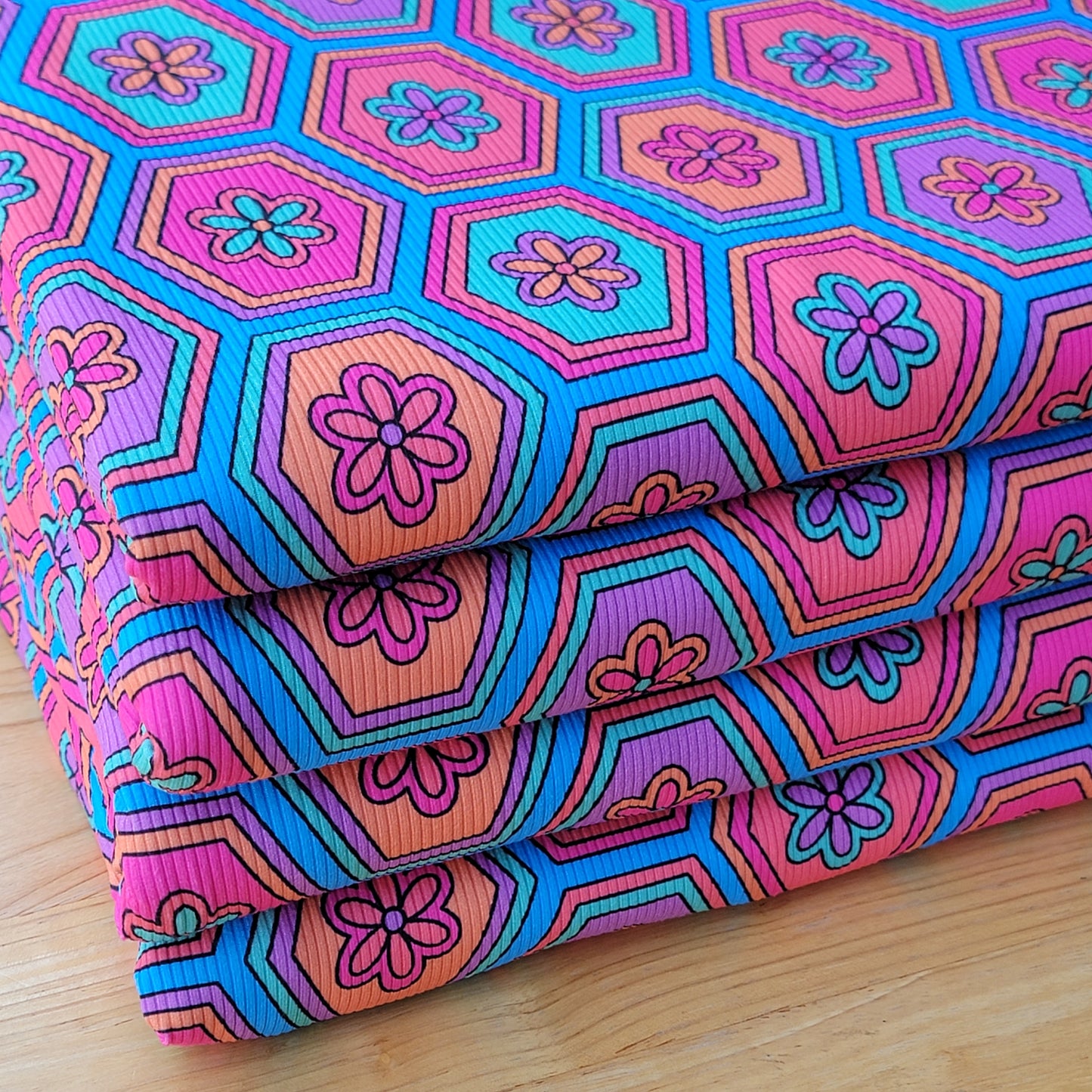 2x2 Yummy Rib Retro Daisies Hexagon Print