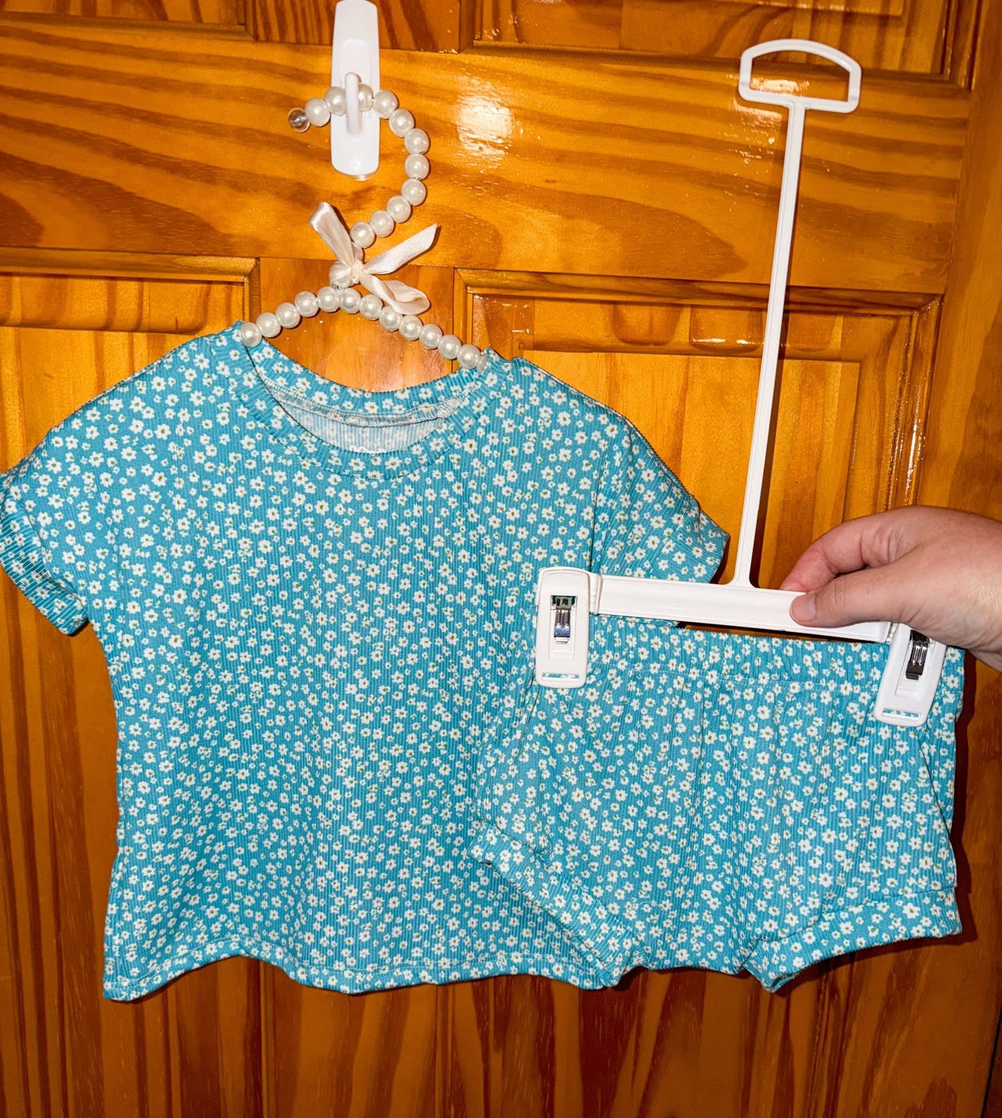 Yummy Rib Turquoise Base Small Daisies Print