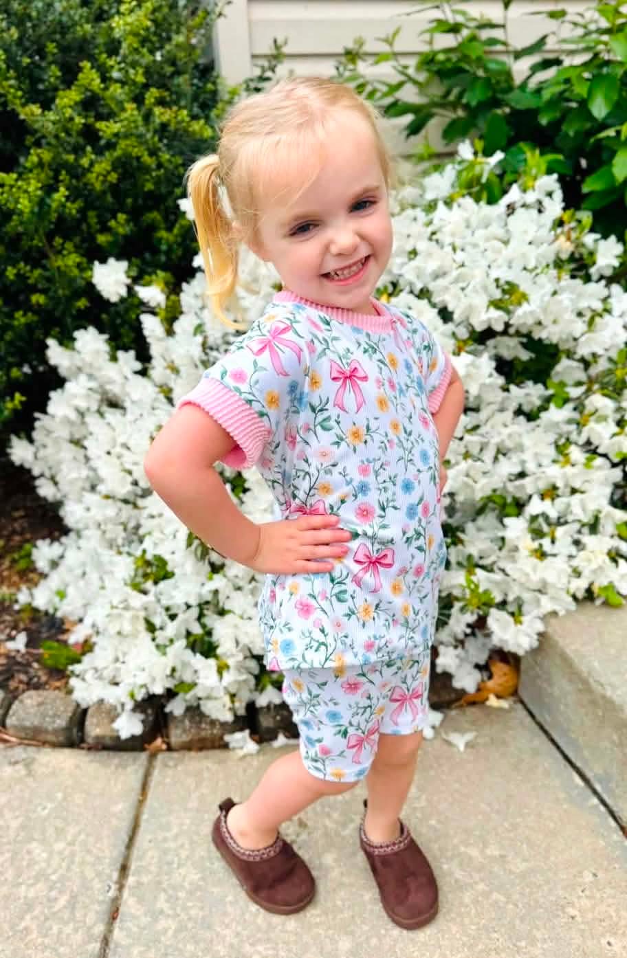 2x2 Yummy Rib White Base Bows & Flowers Print